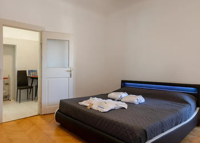 Vista&Capriccio 2 アパート *